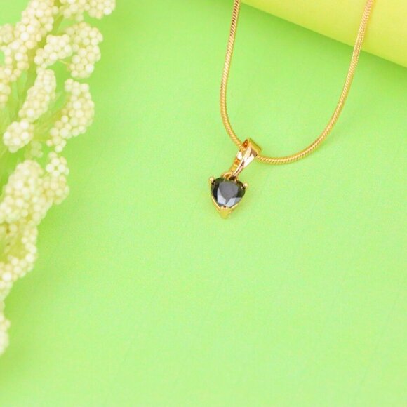 "Mini Heart-Shaped Black Pendant in Gold Plated Brass, XPPT1303 - Picture 4 of 13
